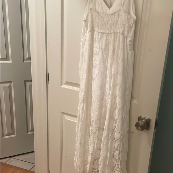 Elegant White Lace Dress - Picture 3 of 4